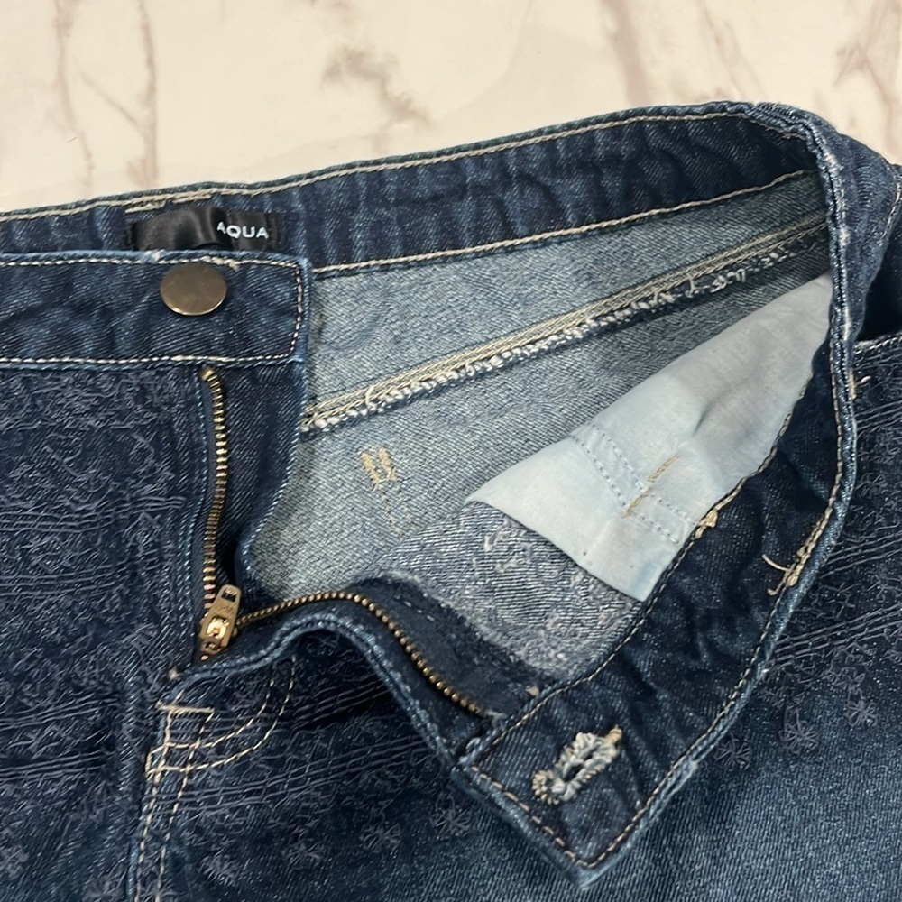 Aqua embroidered cutoff shorts - Picture 3 of 12